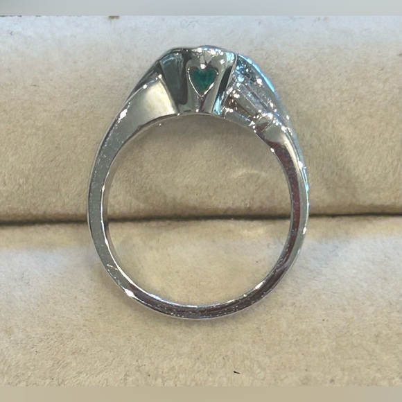 14KT White Gold Natural Diamonds and Natural Emerald Cocktail Ring - Picture 6 of 11
